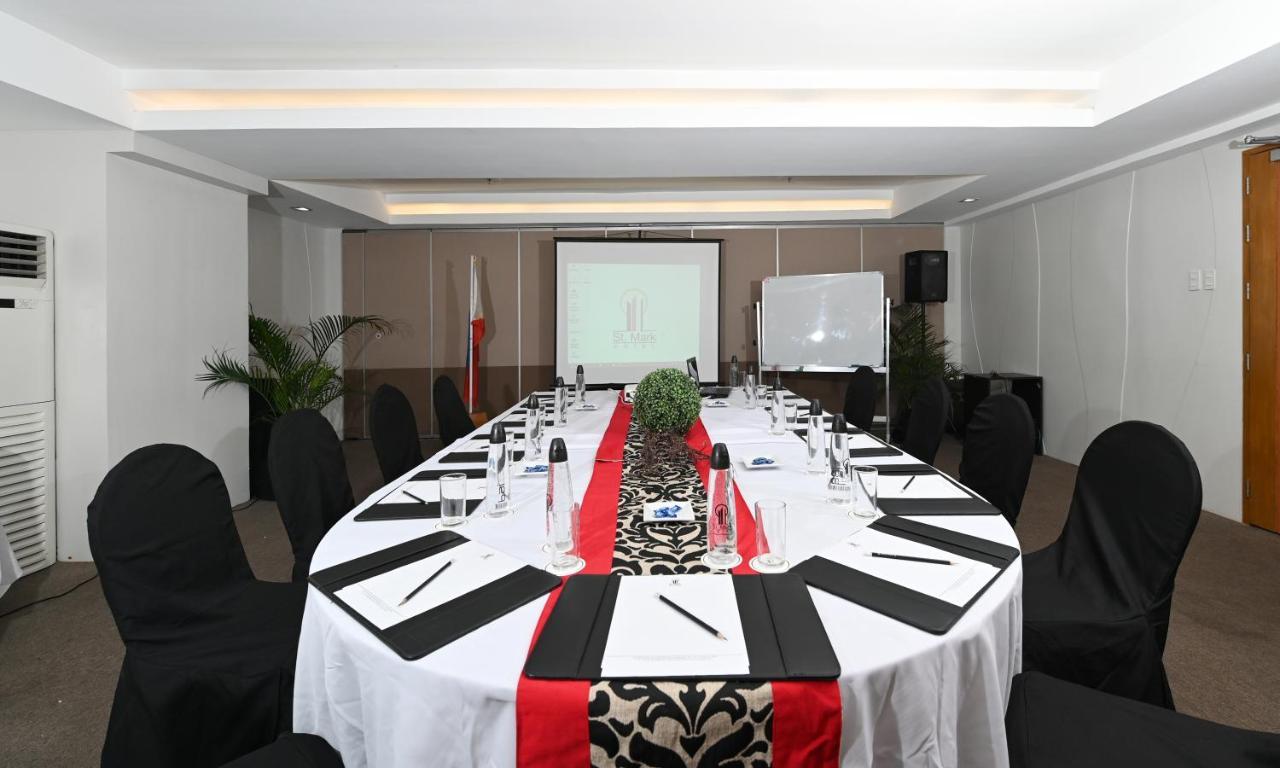 St Mark Hotel Cebu Bagian luar foto