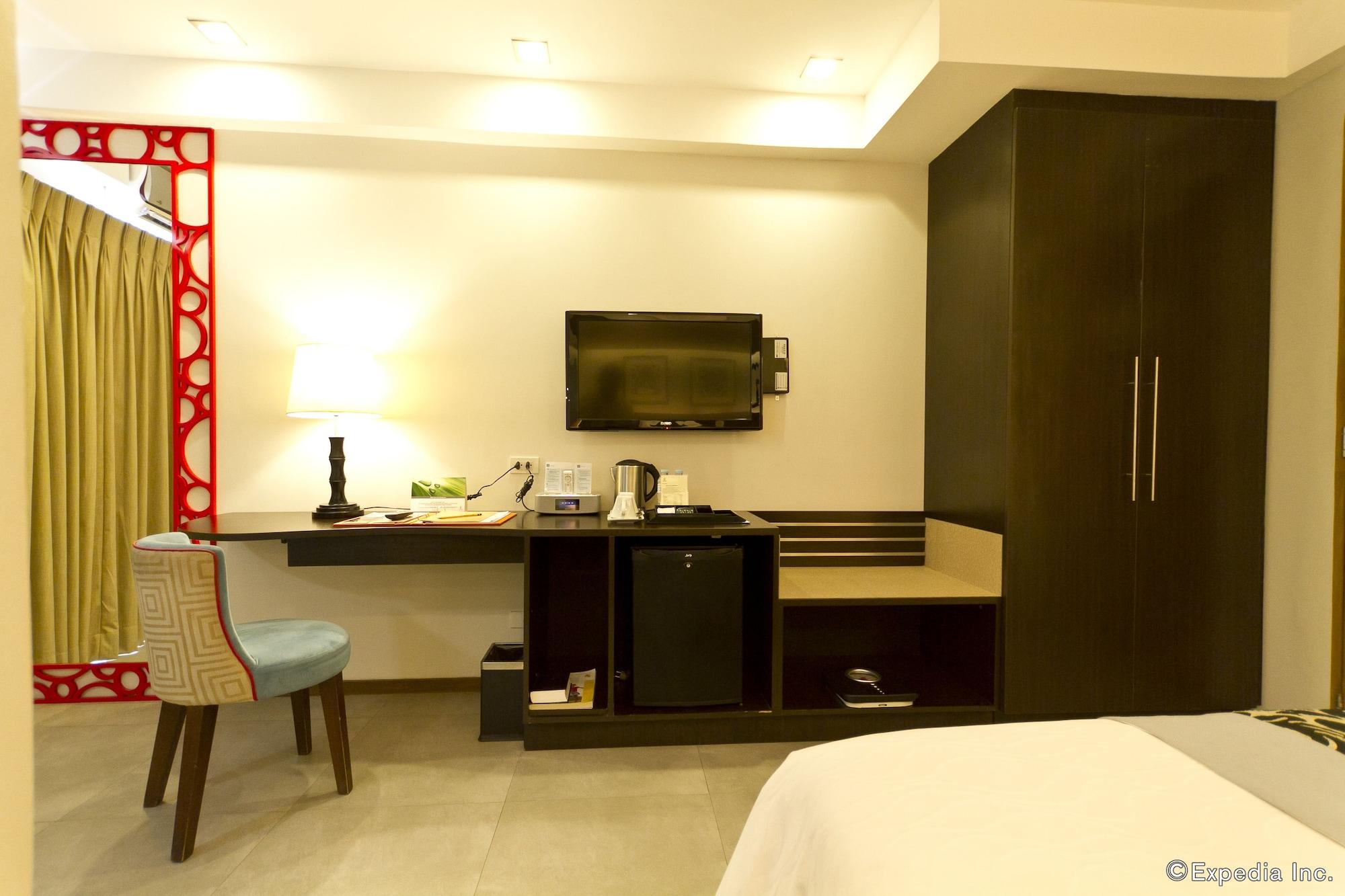 St Mark Hotel Cebu Bagian luar foto